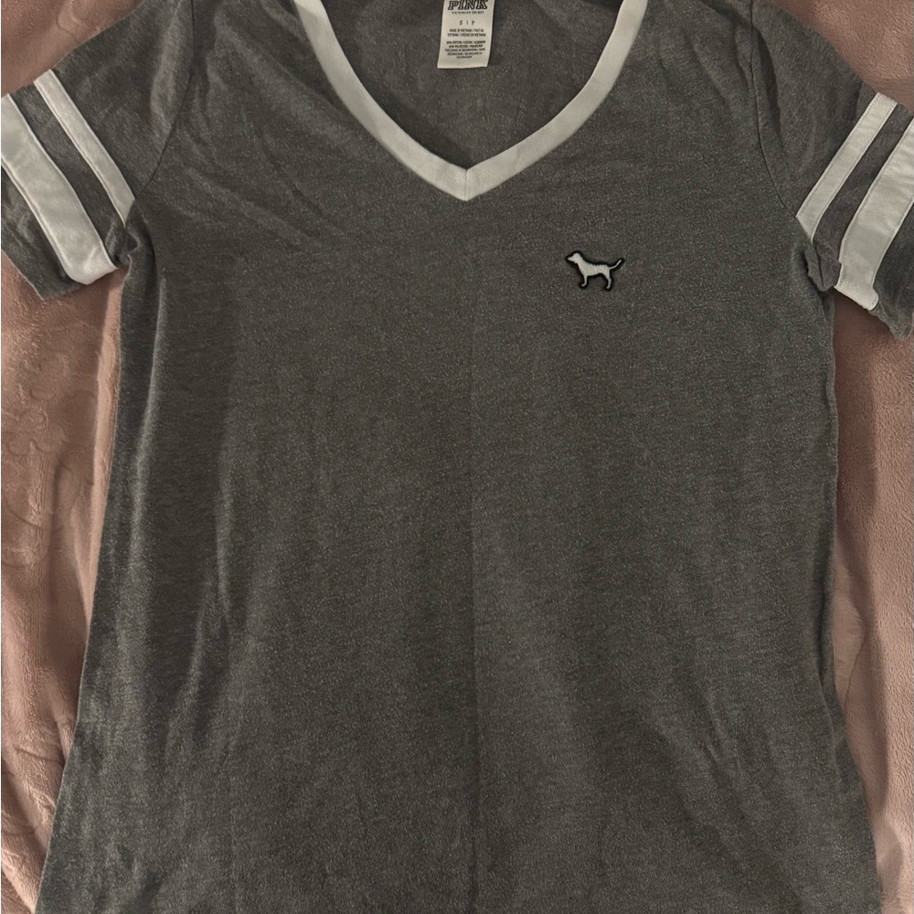PINK Victoria's Secret Gray V-Neck Short Sleeve Tee with White Trim